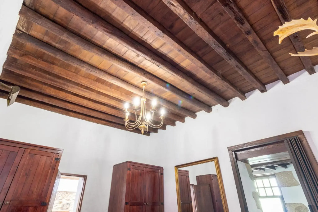Amiga Mia Traditional House