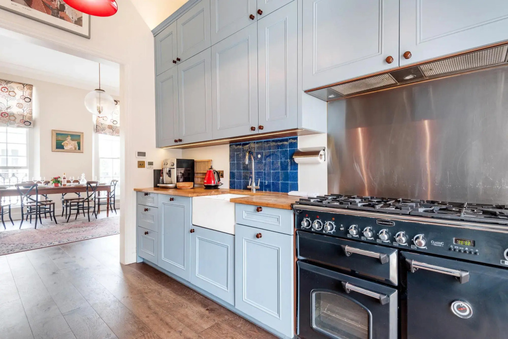Charming Pimlico Home Close to the River Thames by Underthedoormat