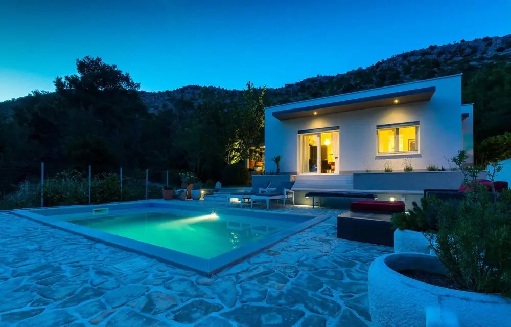 Amazing Home in Naklice With Wifi and 2 Bedrooms