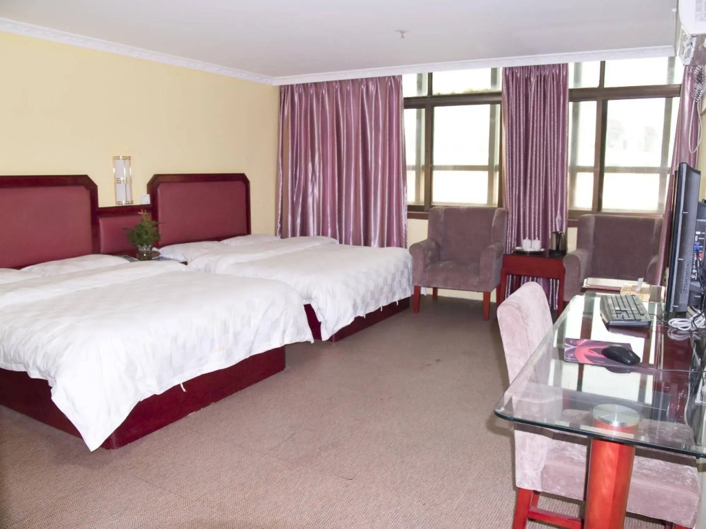 Sanyang Hotel(深圳三阳酒店（深圳双龙地铁站店）)