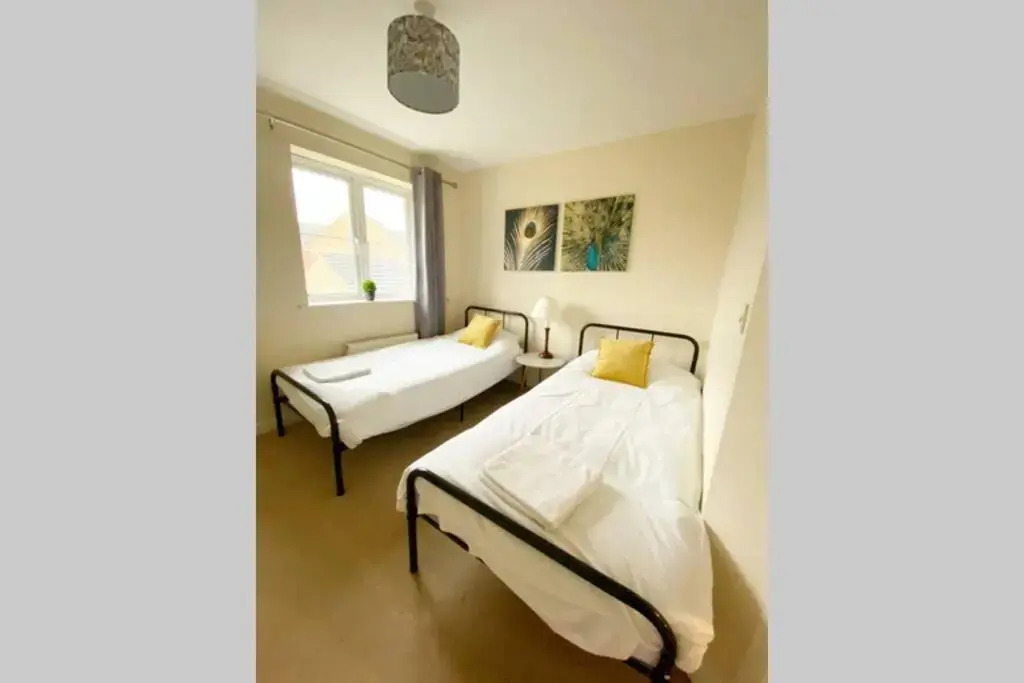 EasyRest House in Peterborough - Perfect for Contractors - Private Parking