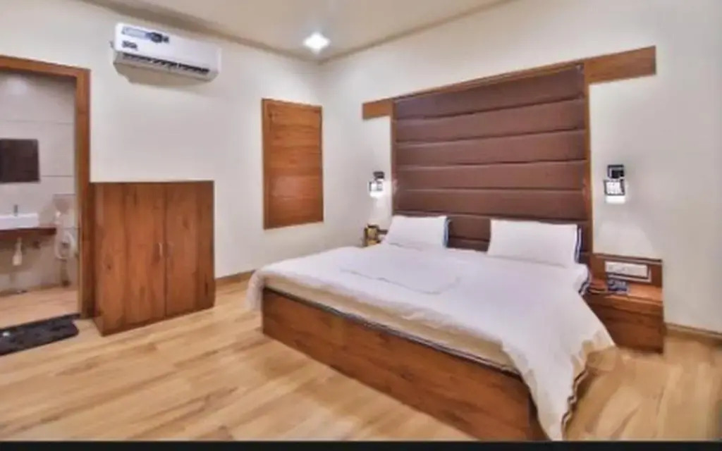 Hotel B P Emerald, Mathura