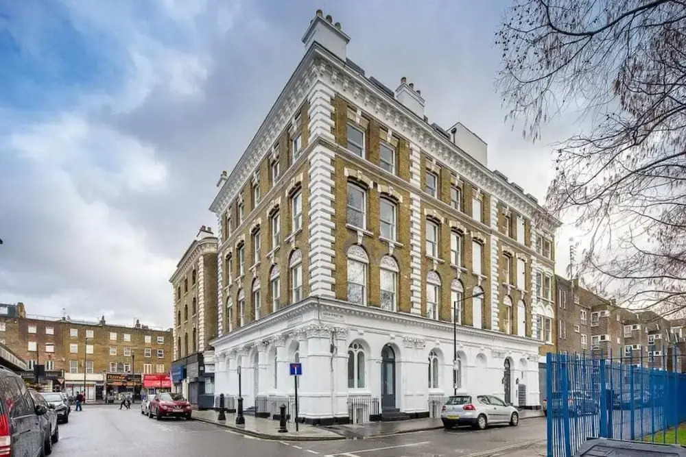 Modern 2 Bed, 2 Bath Apartment in Paddington