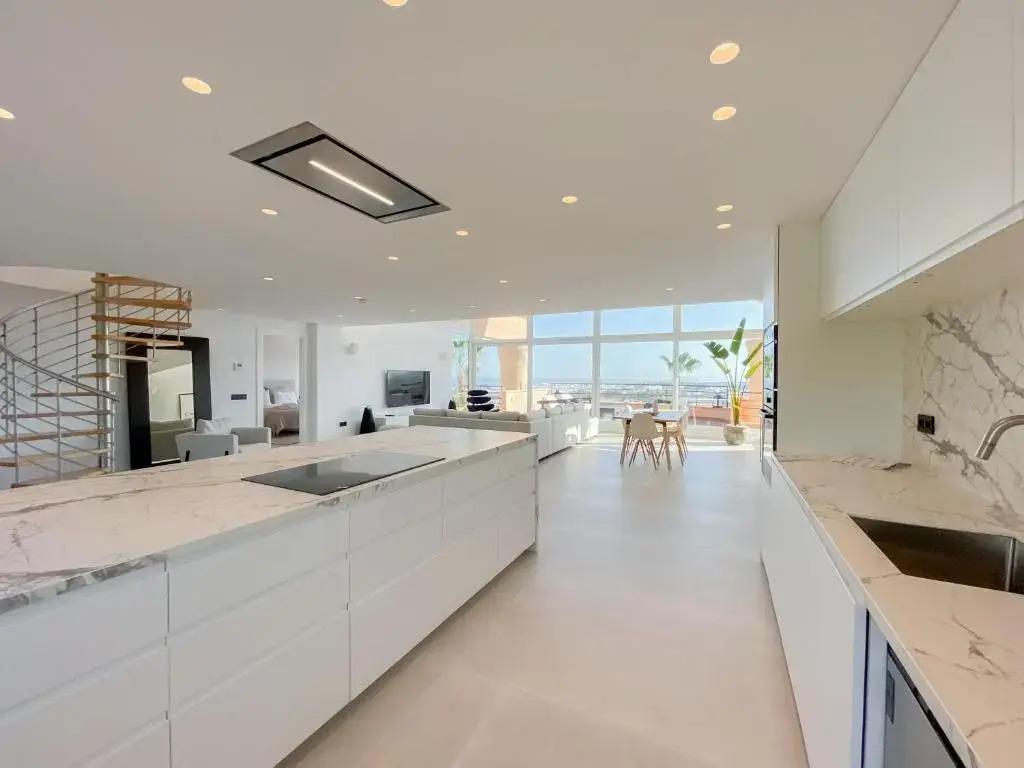 HEATED ROOFTOP POOL PENTHOUSE VIEWS MAGNA MARBELLA