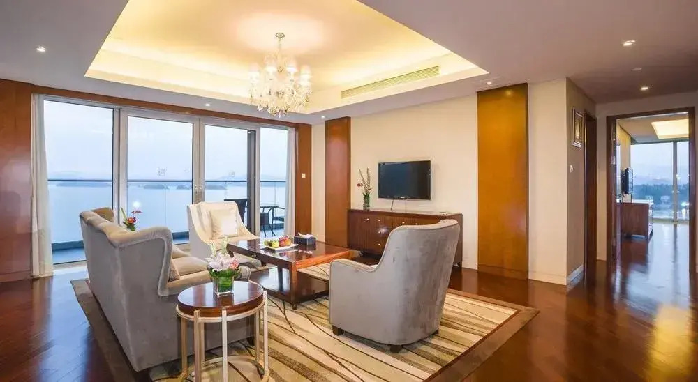 Greentown Island Lake Resort Hotel