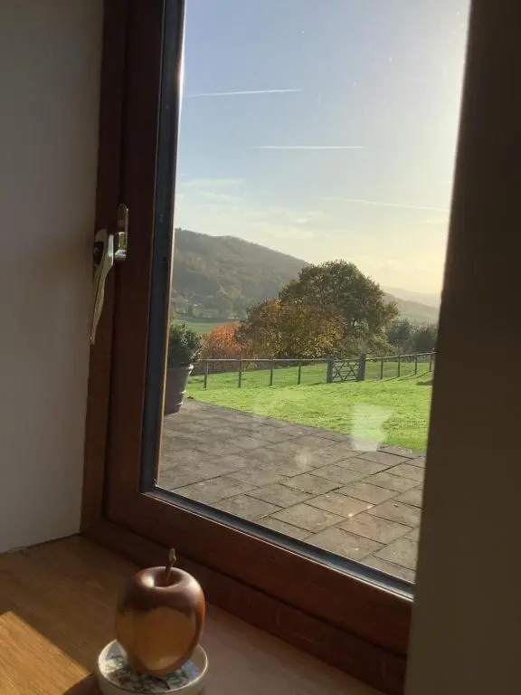 Woodcutters Barn for 2, beautiful view, Ledbury