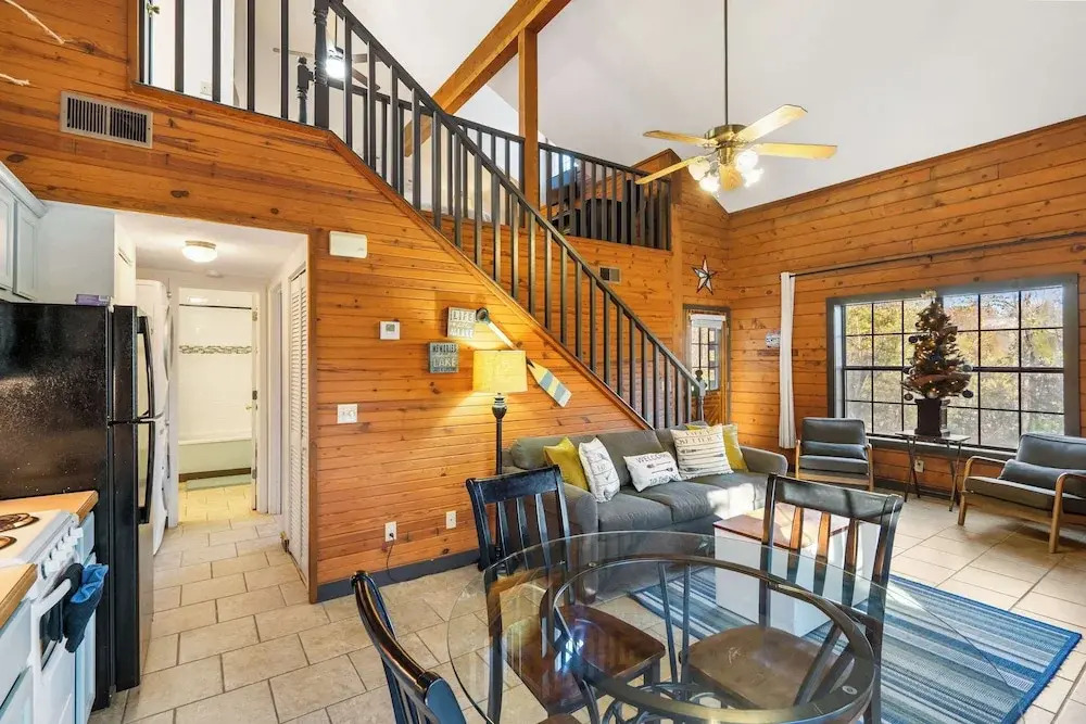 Rustic Shore Cabin Stay for 6
