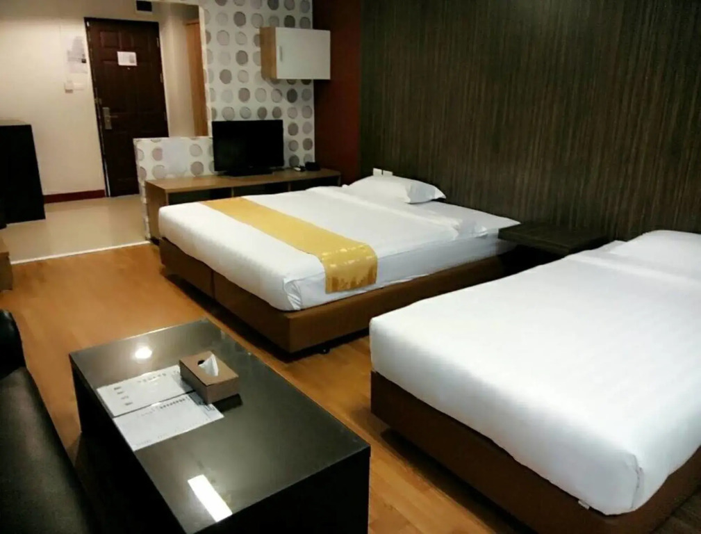 101 Holiday suite