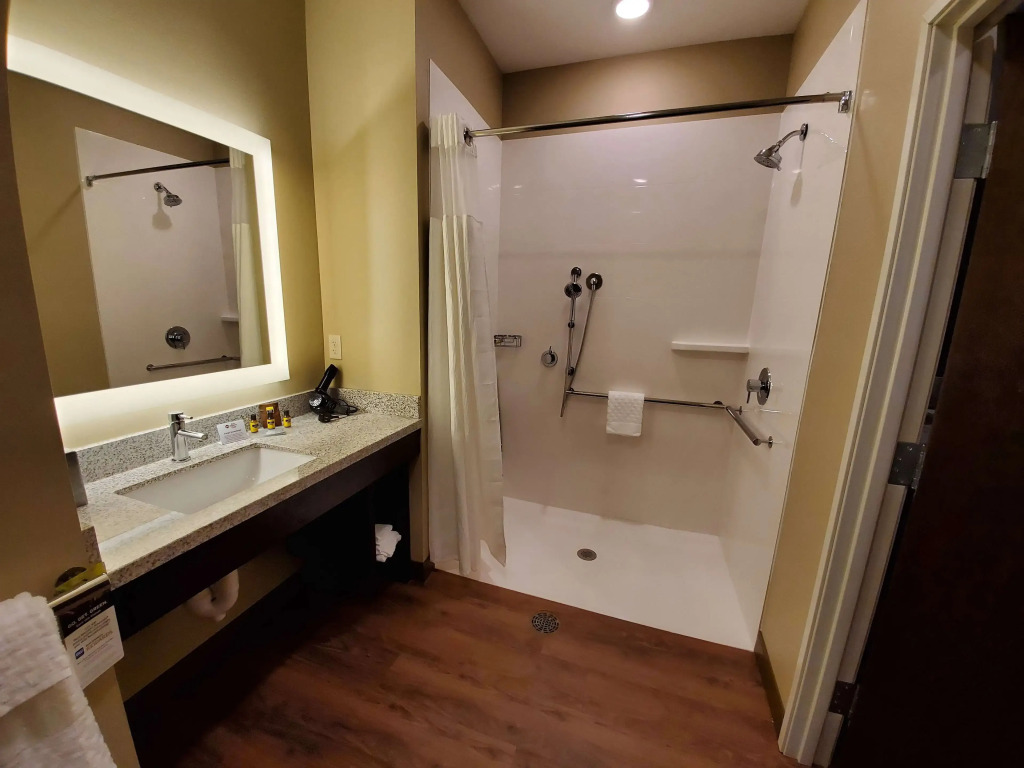Best Western Plus Lakeview Hotel