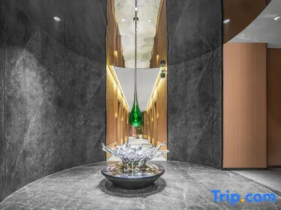 Wuyue Light Luxury E-sports Hotel (Chongqing Guanyinqiao Huangnibeng Metro Station Branch)