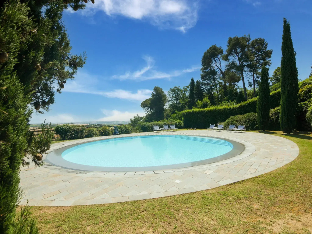 Heritage Holiday Home in Mombaroccio with Garden