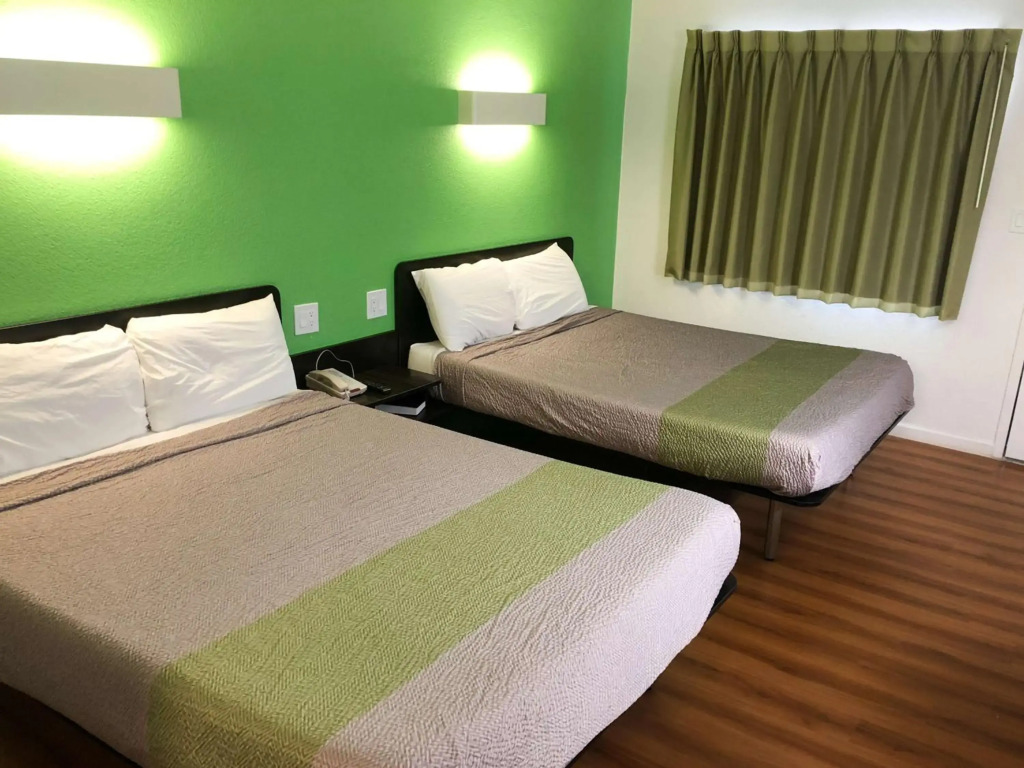 Motel 6 Barstow, CA - Lenwood Road
