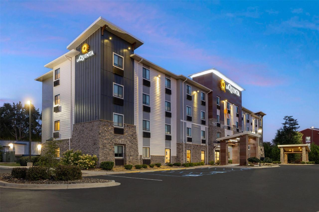 La Quinta Inn & Suites by Wyndham Greenville Woodruff Rd.