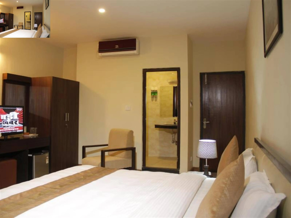 Hotel Regal Airport