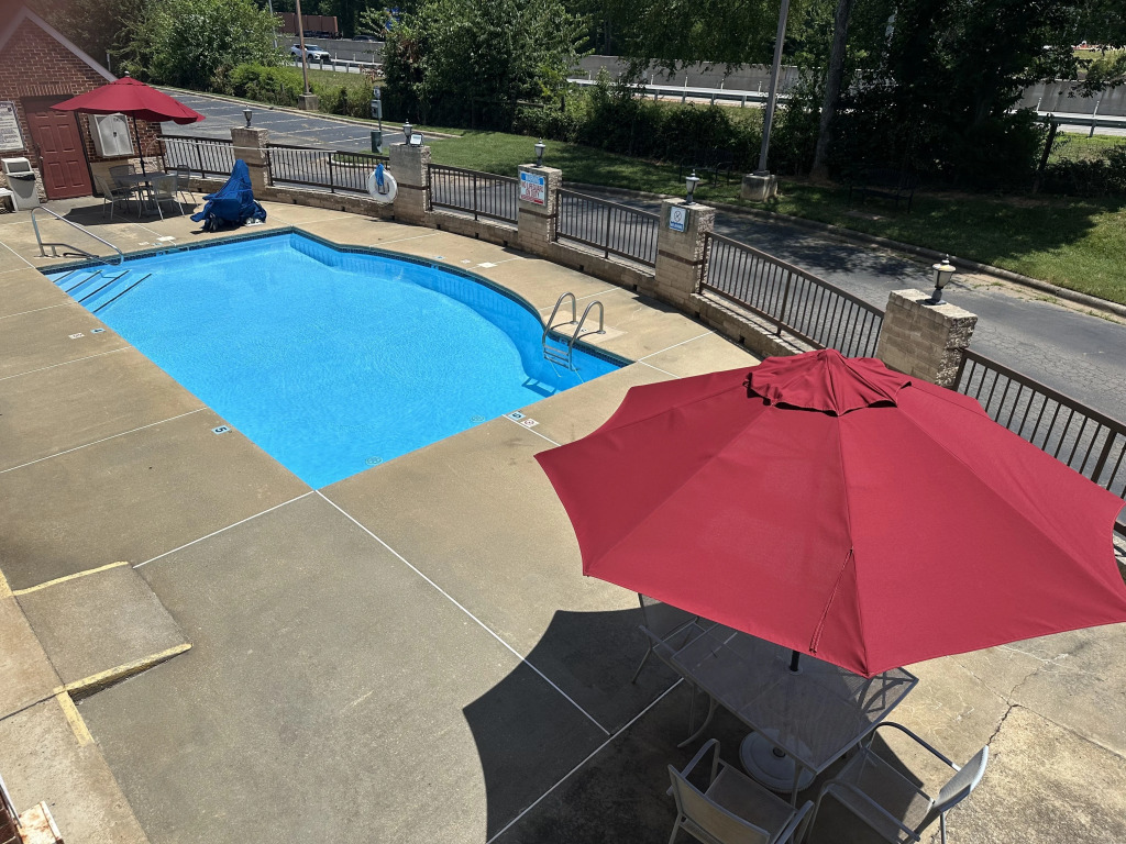 Red Roof Inn & Suites Cornelius - Lake Norman
