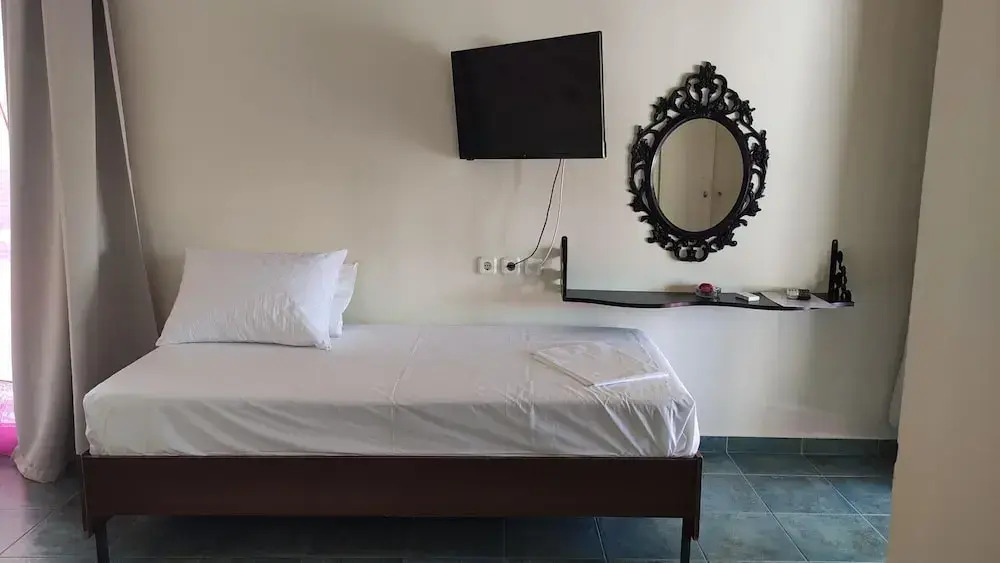 Okeania Seafront Rooms in Kamena Vourla