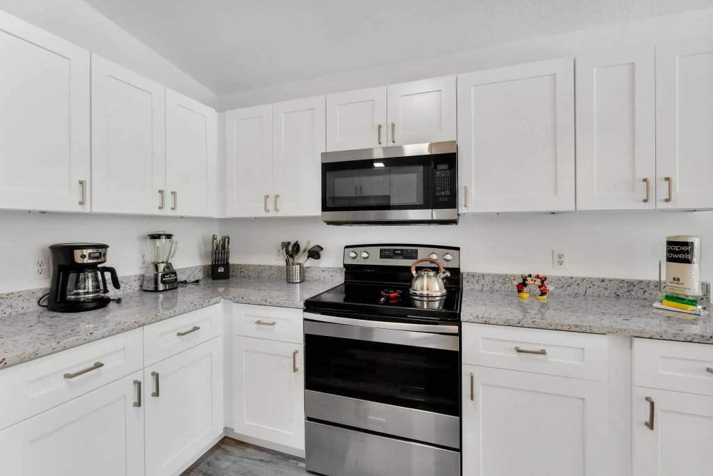 Mickey's Lakeside Villa: Relaxing, Spacious, & Fun, Kissimmee, US
