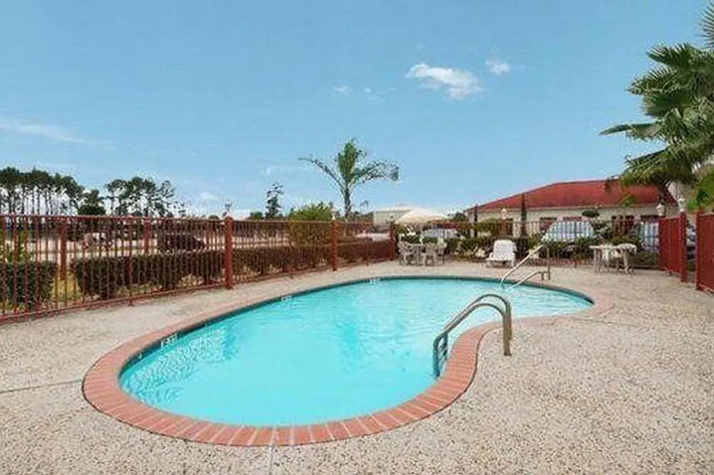 Red Roof Inn & Suites Houston   Humble/IAH Airport