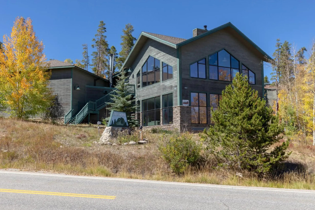 Treehouse #305, Building D by Summit County Mountain Retreats