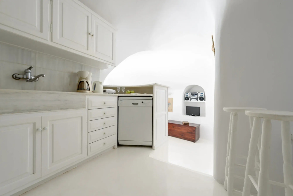 White House Villa with 3 bedrooms and amazing views at Oia