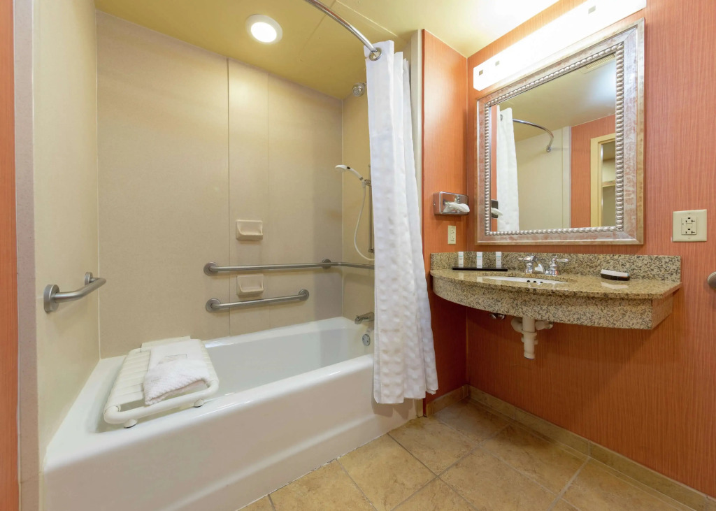 Embassy Suites by Hilton Hampton Convention Center