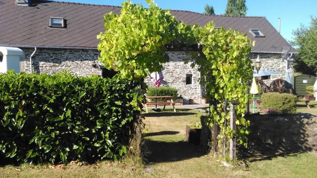 Fantastic gites 1 of 3, with pool in the beautiful Mayenne countryside.