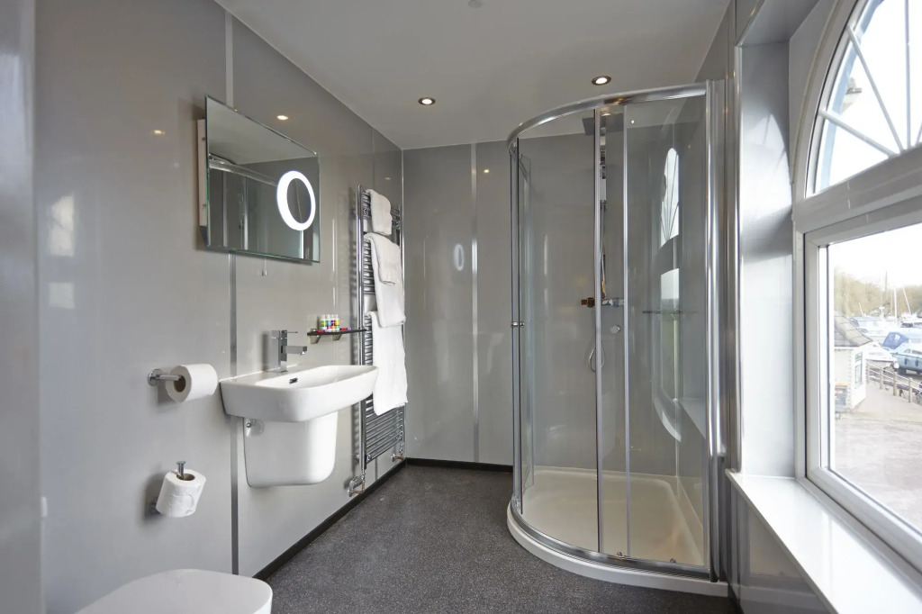 Waveney Inn & Hotel