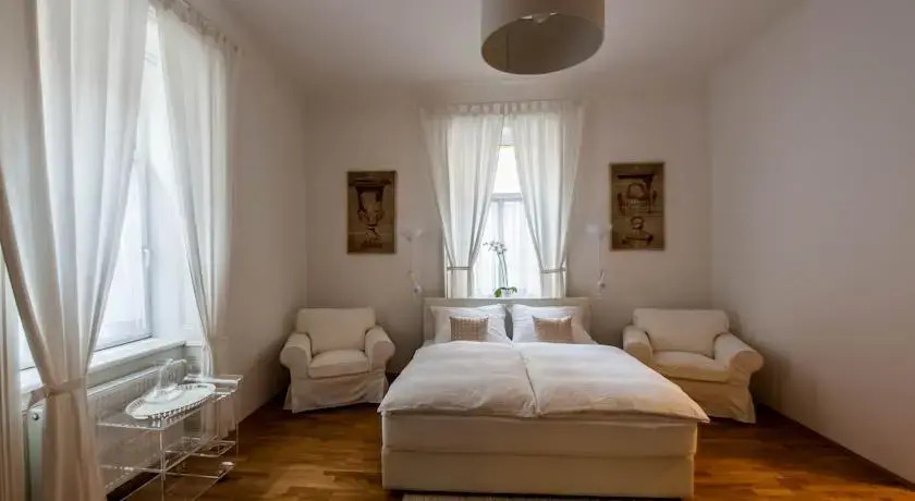 Beautiful Home - Riverside Apartment