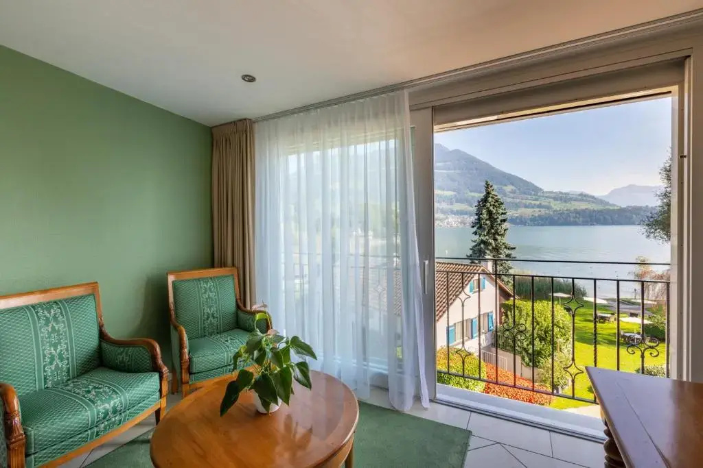 Swiss-Chalet Merlischachen - Historik Chalet-Hotel Lodge