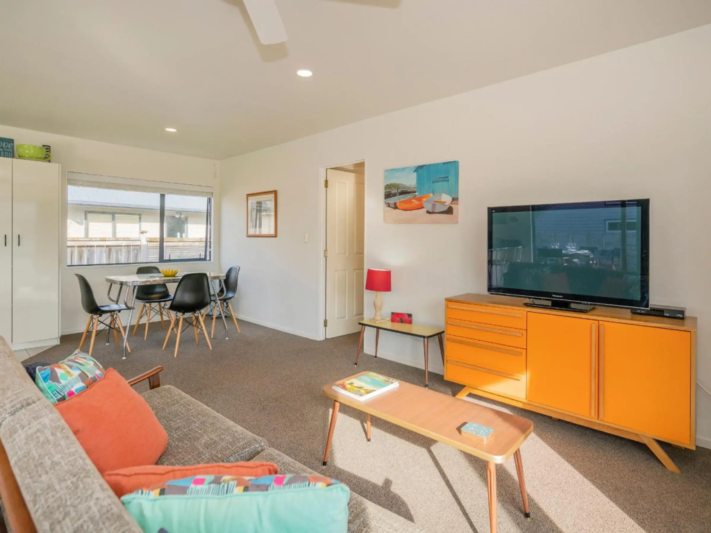 Sunlight Bach - Whitianga Holiday Home