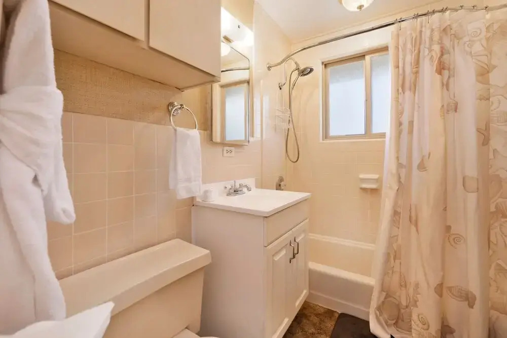 1772-scenic Retreat 2 Bedroom Home by RedAwning