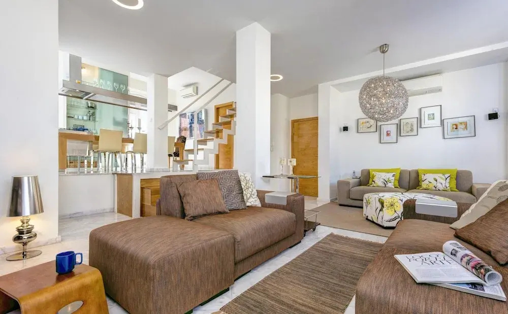 ELEVEN Apartments Real de la Carretería, by Homing U
