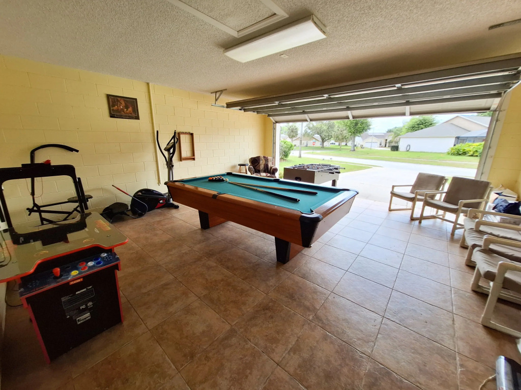 4 BED 3 BATH, OVERSIZED POOL AREA, GAMES ROOM, Clermont, US