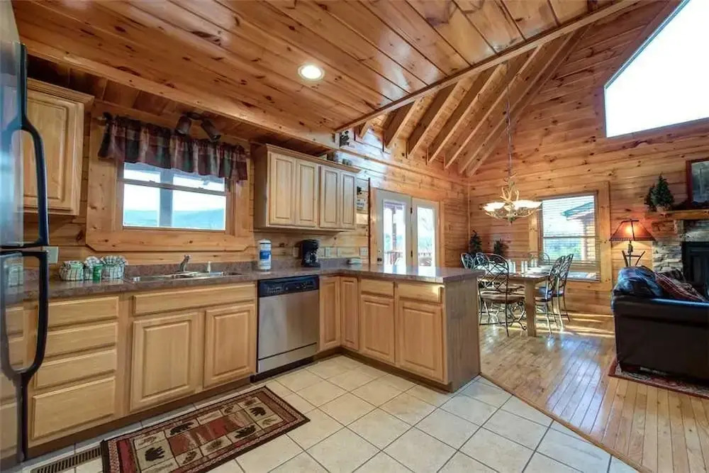 Mountain Paws Retreat 5 Bedroom Home with Hot Tub