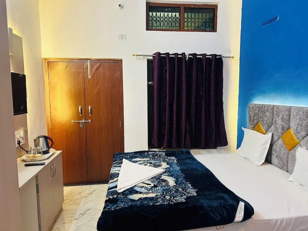Divya darshan stay, 150m from Ram janam bhoomi ayodhya