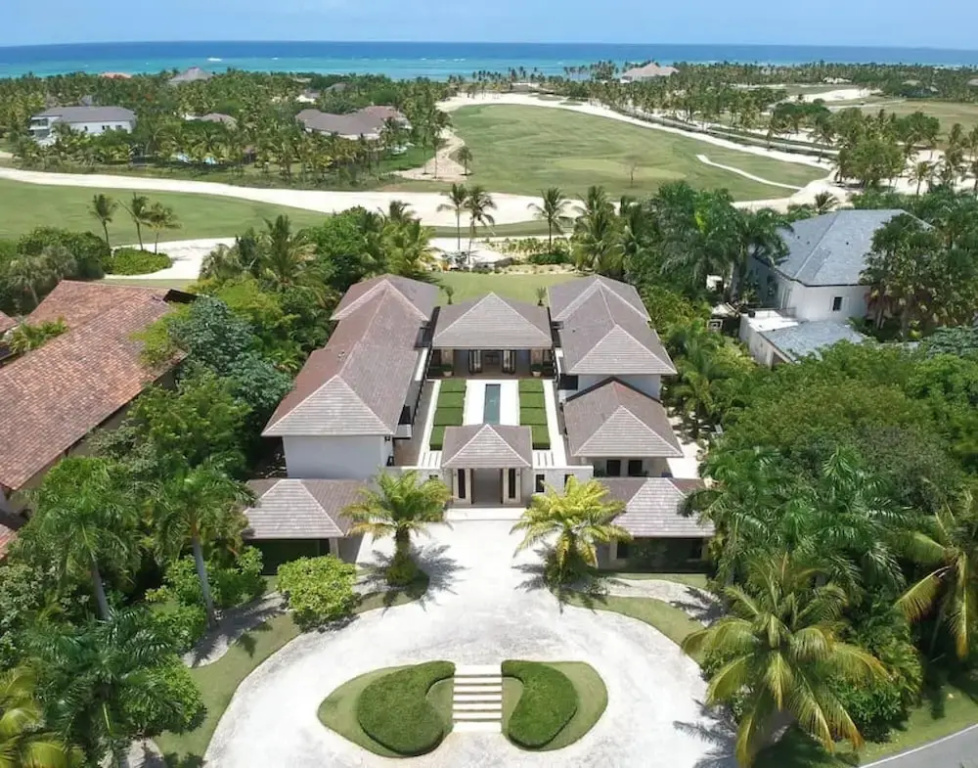 Dramatic Luxury Villa With Golf and Ocean View Walking Distance From the Beach