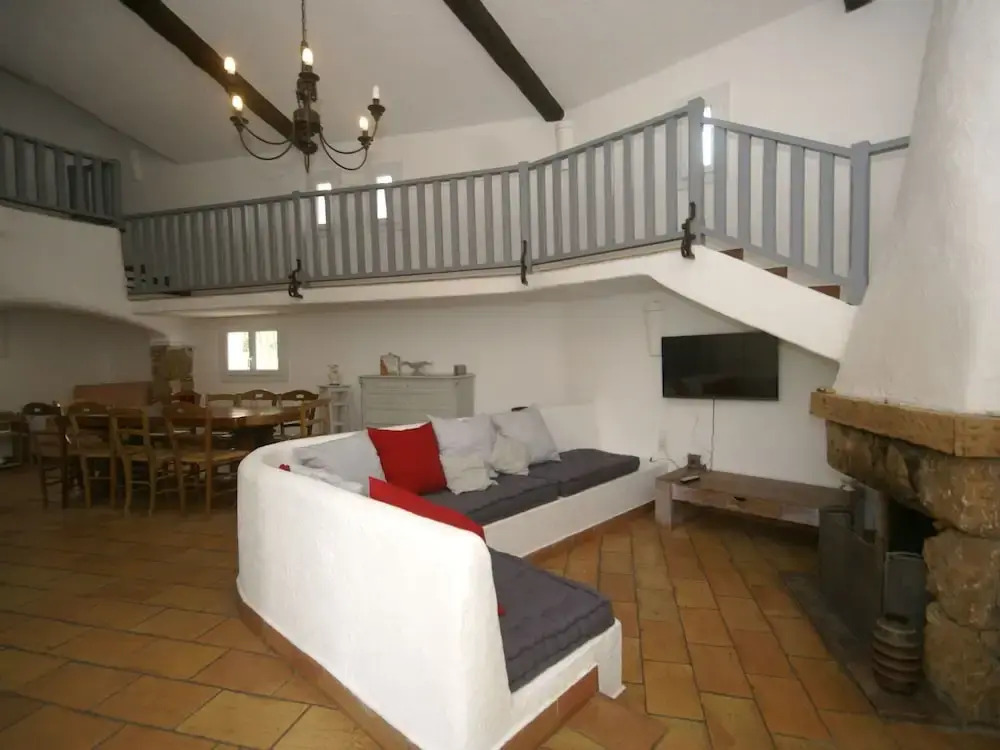 Majestic Villa in Mouans-Sartoux with Swimming Pool