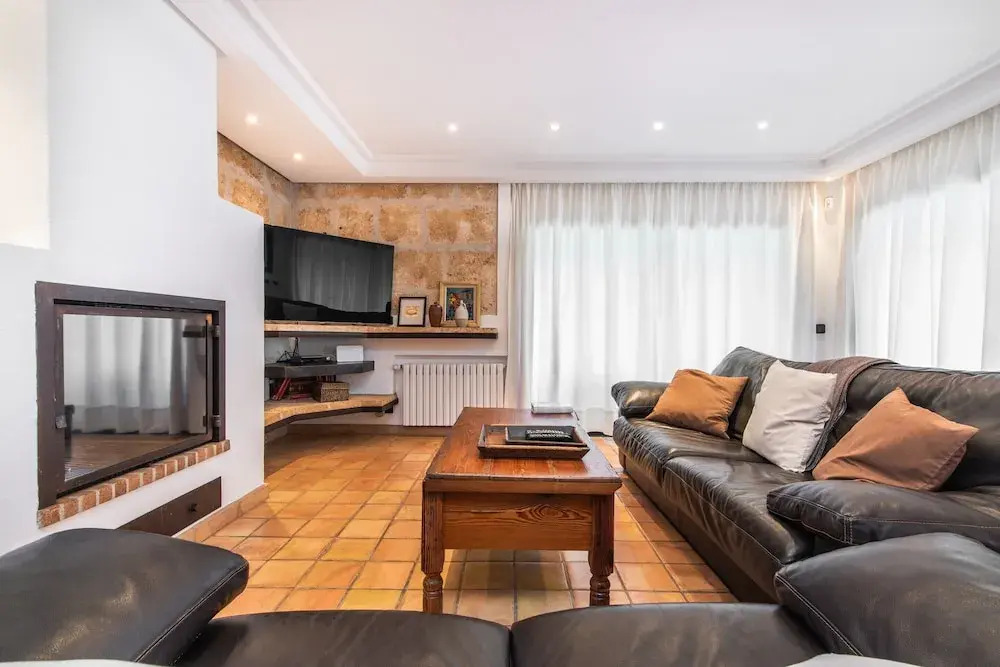 MOLINER PREMIUM VILLA by MAINVILLAS your home a 5-minute drive from LLenaire Beach