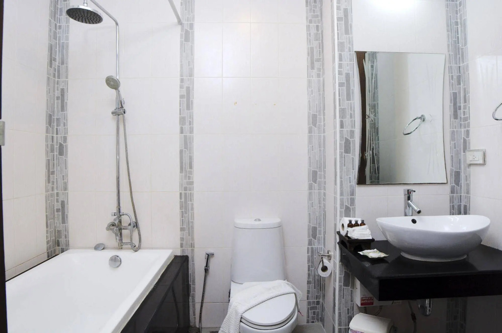 Whispering Palms Suite