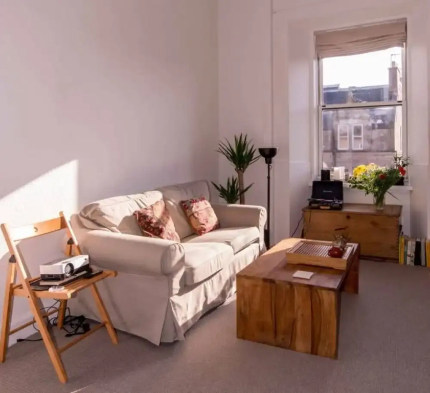 Comfortable Apartment in Leith