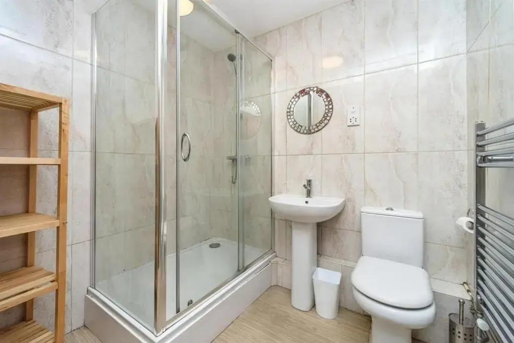 Simple & Sleek 1BD Flat Nice Views of Swansea Bay