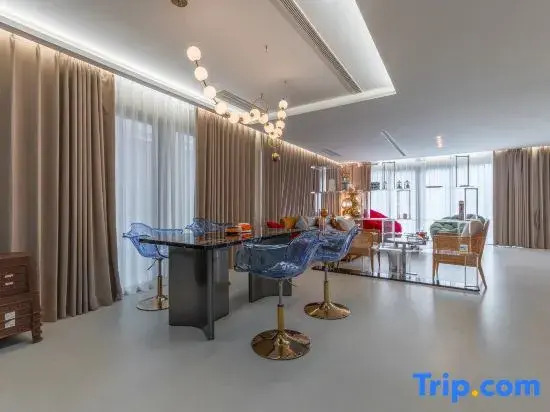 TML-4 bedroom 6 bathroom villa in Pattaya city (private KTV room + pool)