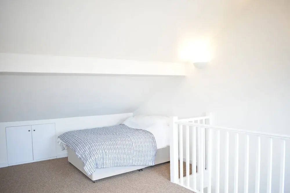 Sunny & Spacious 2 Bed Flat in North West London