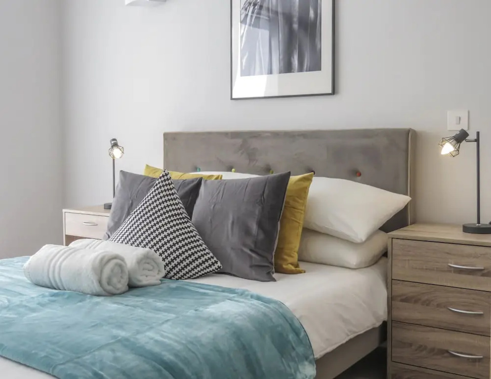 Tudors eSuites Birmingham Apartments with Gated Parking