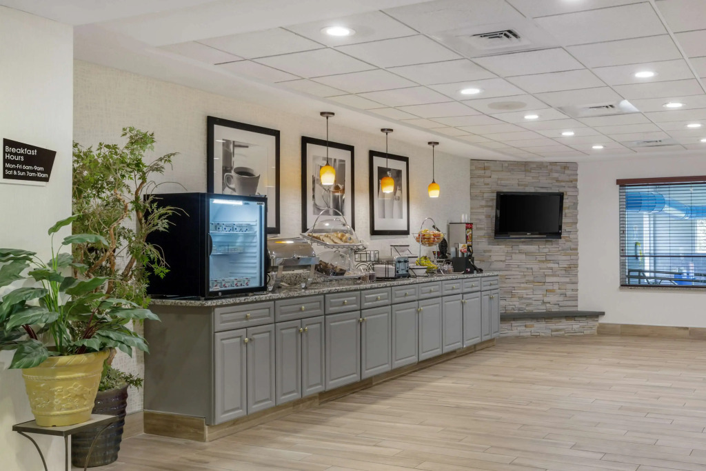Best Western Plus New England Inn & Suites