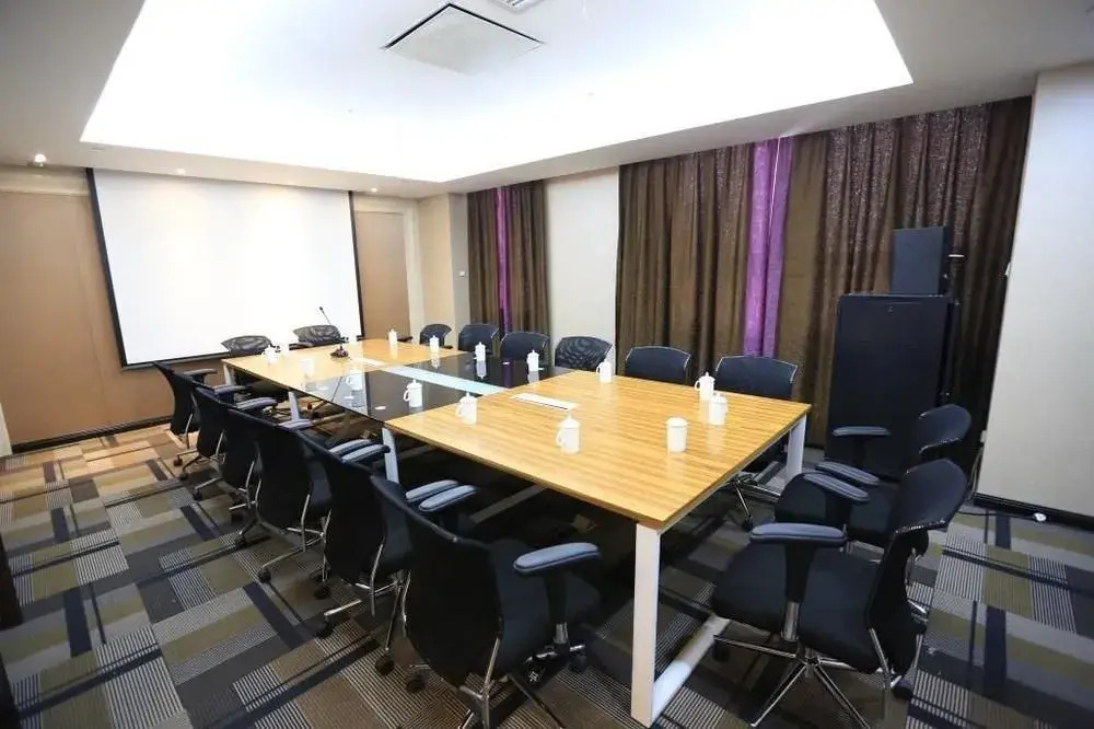 Four Seasons Huating Hotel