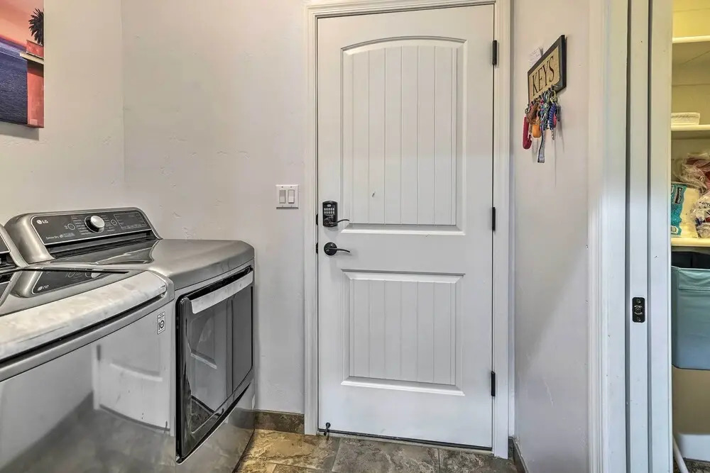 5 Mi to Lake Havasu: Chic Home w/ Fire Pit