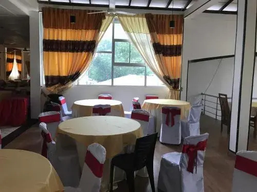 Deshani Holiday Inn