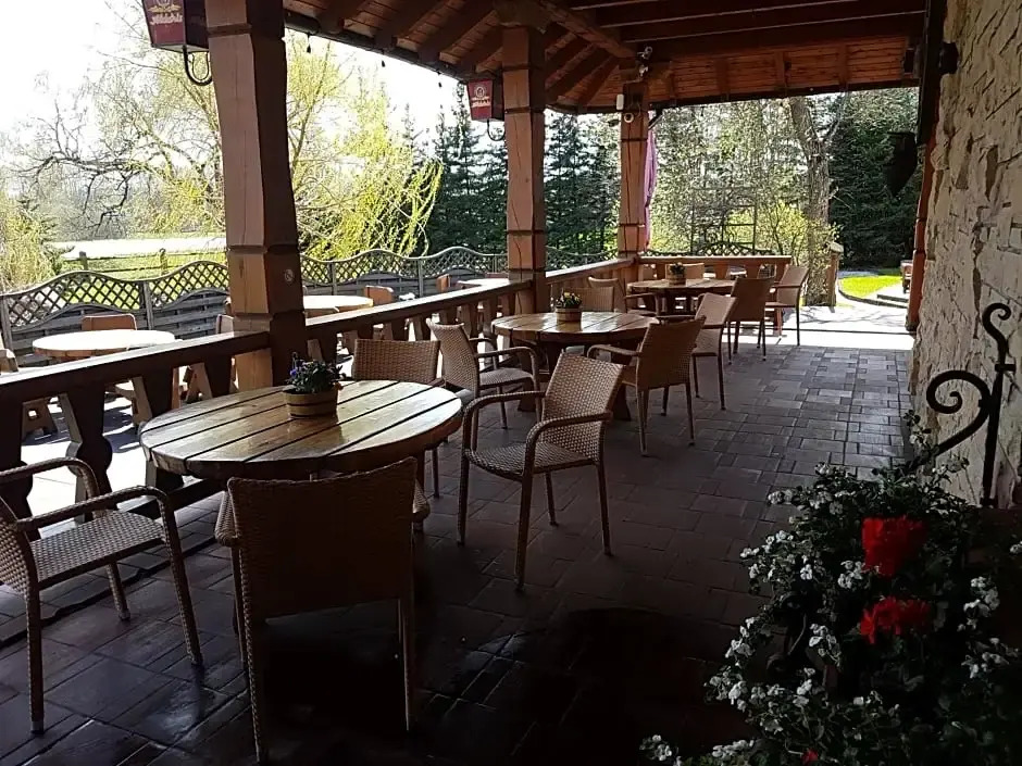 Raganas Ķēķis Hotel