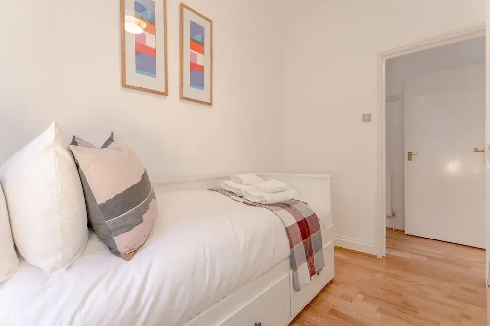 Charming 2 Bedroom Property in Clapham